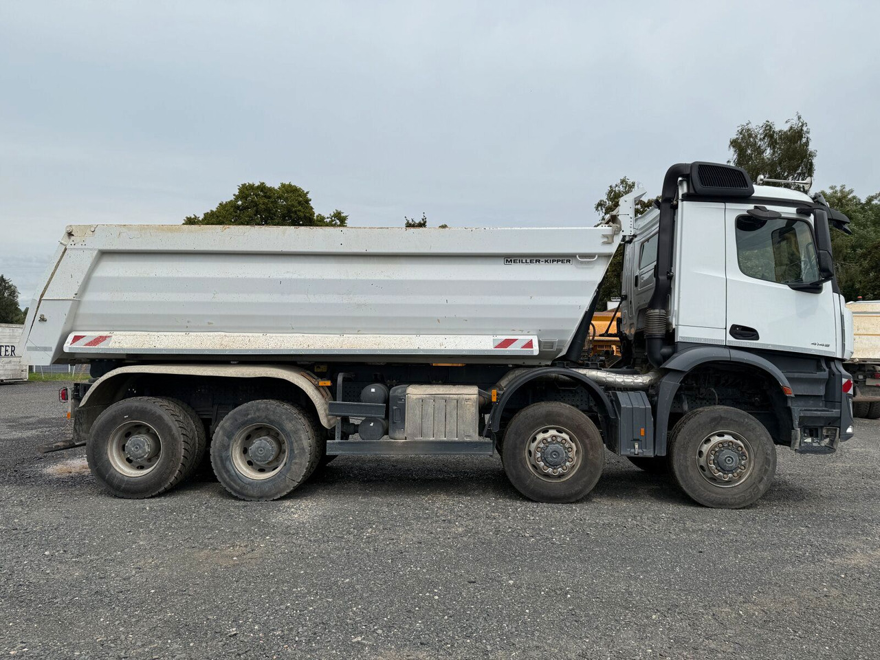Mercedes-Benz AROCS 4145 8x8 Meiller Muldenkipper - Kamion za utovaranje kontejnera: slika 3 Mercedes-Benz AROCS 4145 8x8 Meiller Muldenkipper - Kamion za utovaranje kontejnera: slika 3