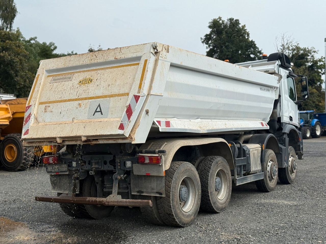 Mercedes-Benz AROCS 4145 8x8 Meiller Muldenkipper - Kamion za utovaranje kontejnera: slika 4 Mercedes-Benz AROCS 4145 8x8 Meiller Muldenkipper - Kamion za utovaranje kontejnera: slika 4
