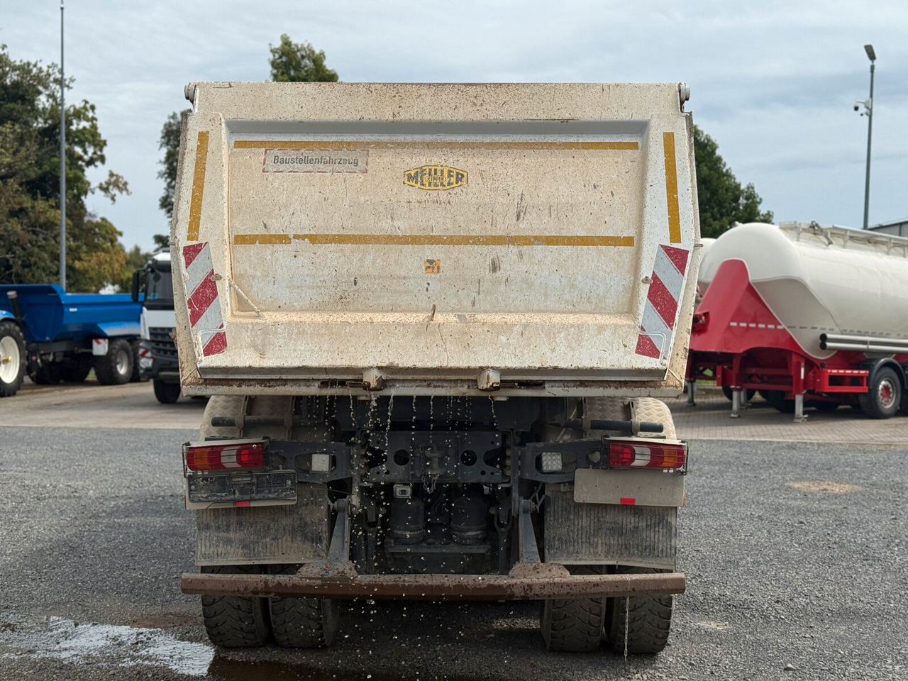 Mercedes-Benz AROCS 4145 8x8 Meiller Muldenkipper - Kamion za utovaranje kontejnera: slika 4 Mercedes-Benz AROCS 4145 8x8 Meiller Muldenkipper - Kamion za utovaranje kontejnera: slika 4