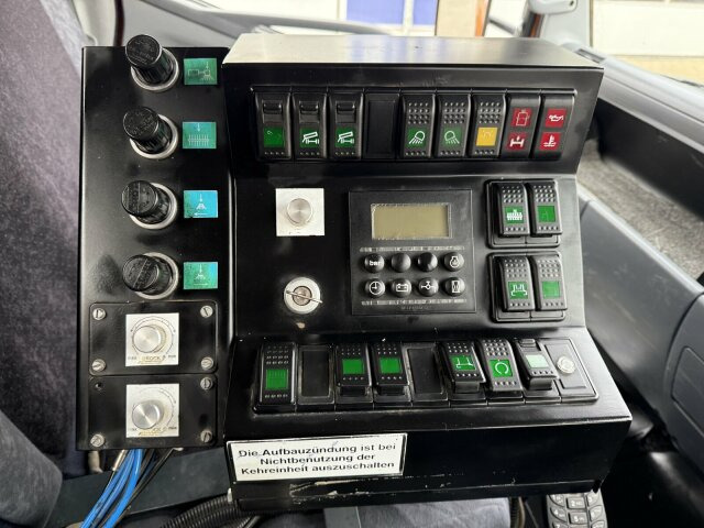 Mitsubishi Canter FUSO Kehrmaschine BROCK SL140 4 m³ - Autočistilica: slika 5 Mitsubishi Canter FUSO Kehrmaschine BROCK SL140 4 m³ - Autočistilica: slika 5