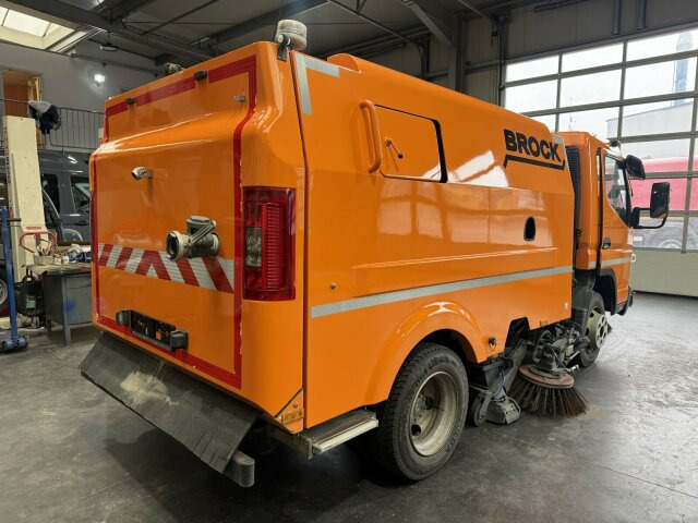 Mitsubishi Canter FUSO Kehrmaschine BROCK SL140 4 m³ - Autočistilica: slika 4 Mitsubishi Canter FUSO Kehrmaschine BROCK SL140 4 m³ - Autočistilica: slika 4