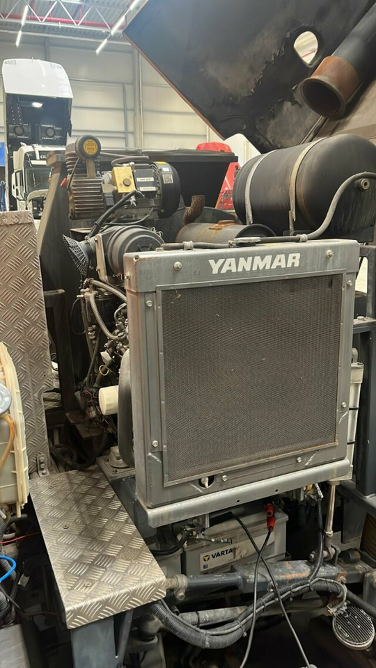 Mitsubishi Canter FUSO Kehrmaschine BROCK SL140 4 m³ - Autočistilica: slika 2 Mitsubishi Canter FUSO Kehrmaschine BROCK SL140 4 m³ - Autočistilica: slika 2