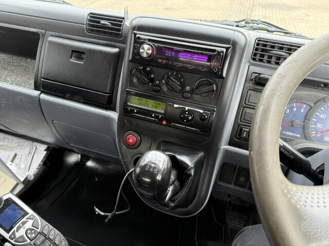 Mitsubishi Canter FUSO Kehrmaschine BROCK SL140 4 m³ - Autočistilica: slika 3 Mitsubishi Canter FUSO Kehrmaschine BROCK SL140 4 m³ - Autočistilica: slika 3