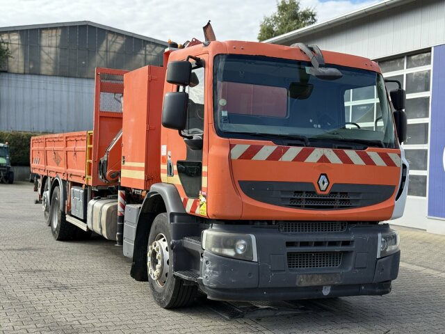 Renault Premium Lander Pritsche mit Kran FASSI - Kamion sa dizalicom, Kamion sa tovarnim sandukom: slika 1 Renault Premium Lander Pritsche mit Kran FASSI - Kamion sa dizalicom, Kamion sa tovarnim sandukom: slika 1