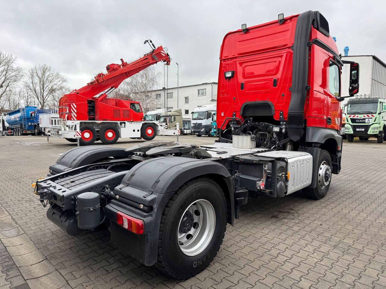 Mercedes-Benz Arocs 1845 LS 4x4 HAD *Kipphyd. Euro6 Blatt/Luft - Tegljač: slika 3 Mercedes-Benz Arocs 1845 LS 4x4 HAD *Kipphyd. Euro6 Blatt/Luft - Tegljač: slika 3
