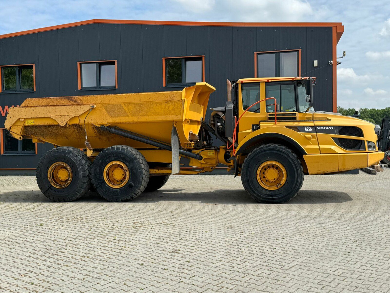 Volvo A25G Dumper 22,5 Ton 11.361 Stunden Volvo A25G Dumper 22,5 Ton 11.361 Stunden - Zglobni kiper: slika 4 Volvo A25G Dumper 22,5 Ton 11.361 Stunden Volvo A25G Dumper 22,5 Ton 11.361 Stunden - Zglobni kiper: slika 4