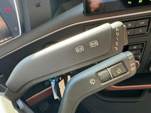 Volvo FH16 750 8X4 Holztransport Alukar TOP! - Šticar: slika 3 Volvo FH16 750 8X4 Holztransport Alukar TOP! - Šticar: slika 3