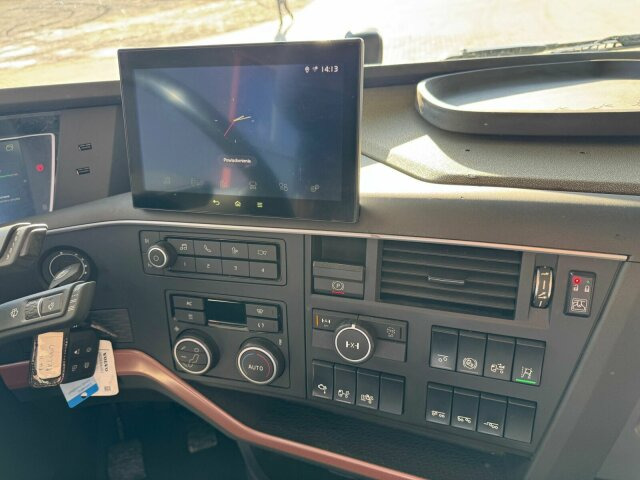 Volvo FH16 750 8X4 Holztransport Alukar TOP! - Šticar: slika 2 Volvo FH16 750 8X4 Holztransport Alukar TOP! - Šticar: slika 2