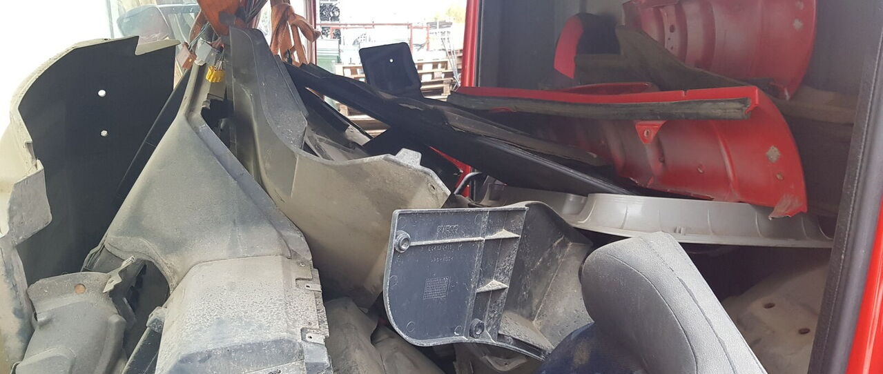 IVECO TRAKKER 450 - Kabina za Kamion: slika 3 IVECO TRAKKER 450 - Kabina za Kamion: slika 3