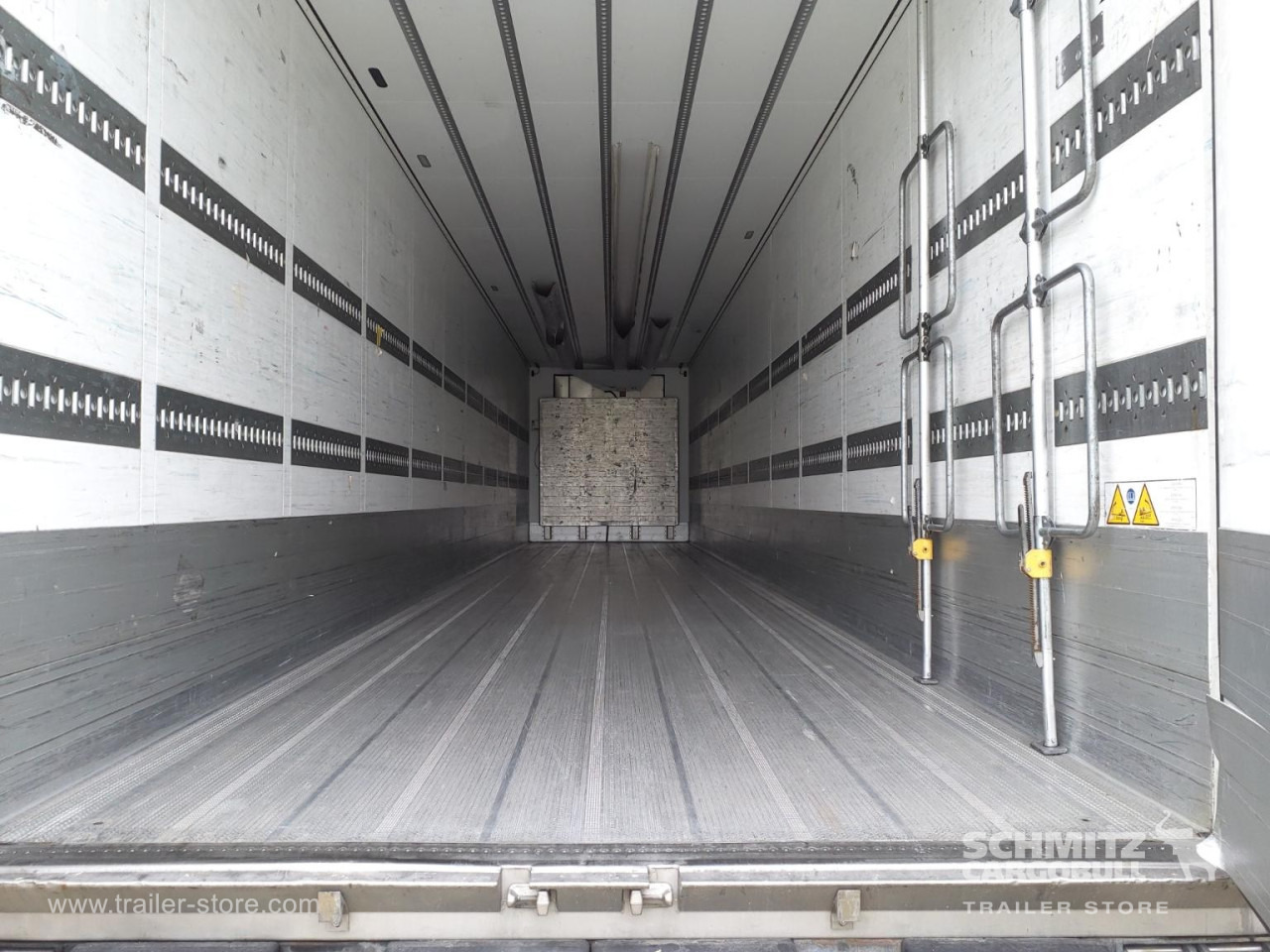 SCHMITZ Reefer Standard Taillift - Izotermička poluprikolica: slika 3 SCHMITZ Reefer Standard Taillift - Izotermička poluprikolica: slika 3