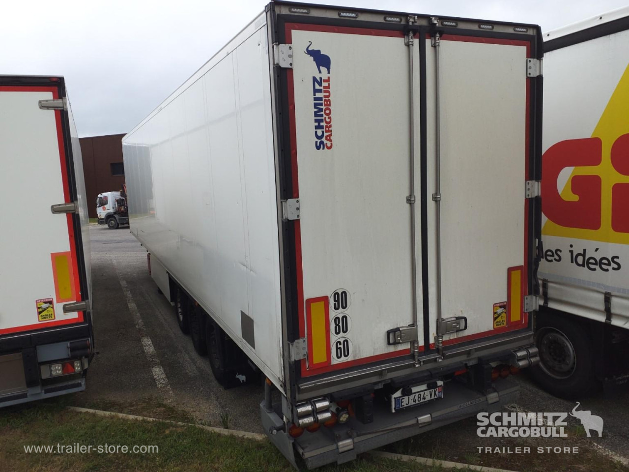 SCHMITZ Reefer Standard Taillift - Izotermička poluprikolica: slika 2 SCHMITZ Reefer Standard Taillift - Izotermička poluprikolica: slika 2