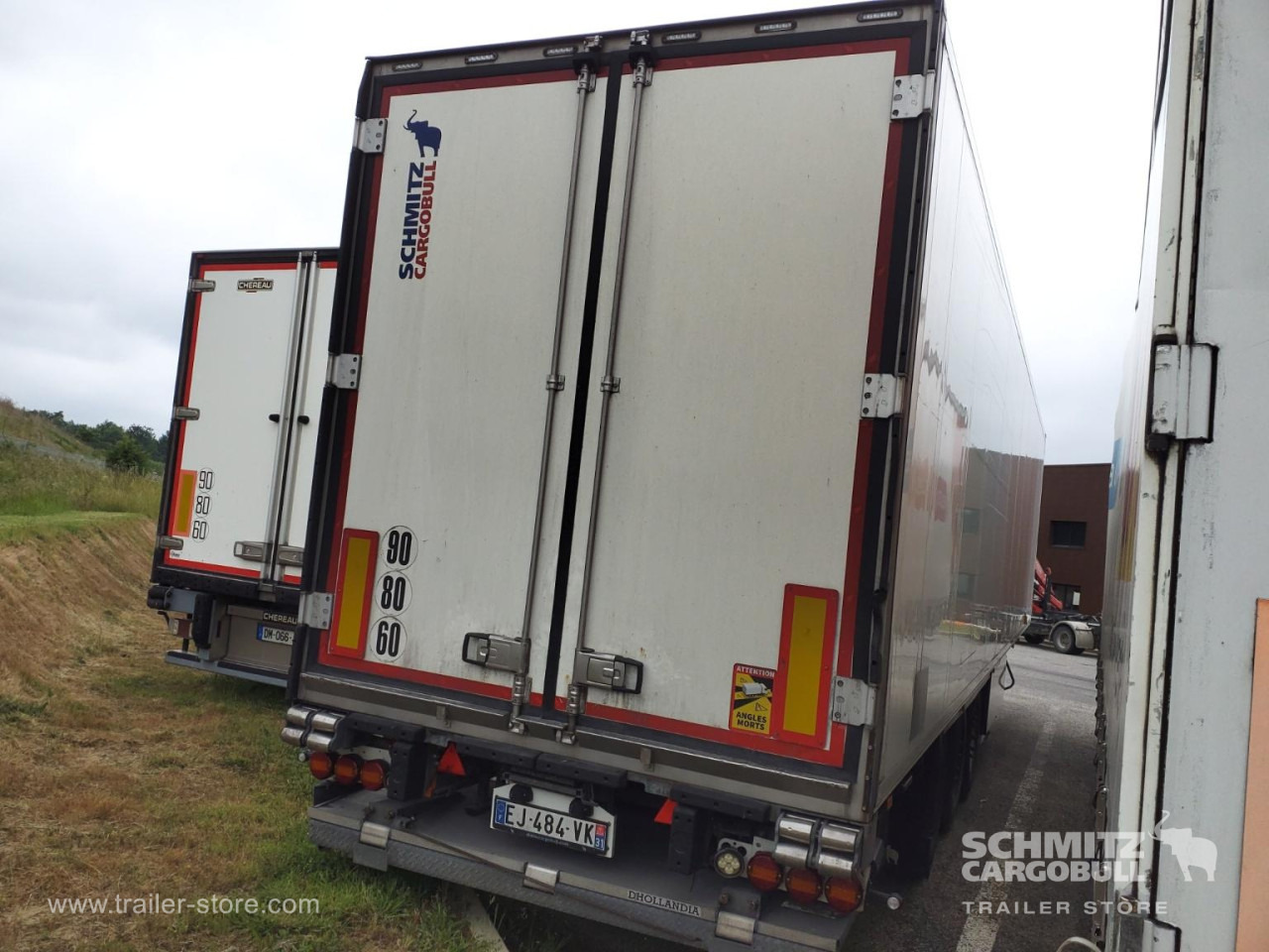 SCHMITZ Reefer Standard Taillift - Izotermička poluprikolica: slika 5 SCHMITZ Reefer Standard Taillift - Izotermička poluprikolica: slika 5