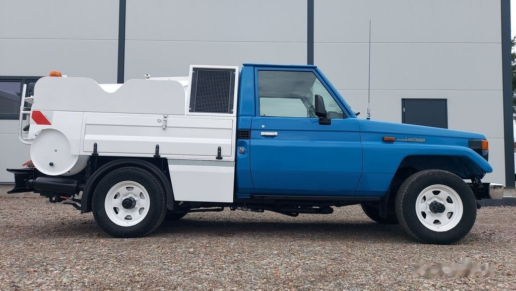 Toyota Land Cruiser COMBI HYDRO CLEANER 4x4 - Vakuumska cisterna: slika 1 Toyota Land Cruiser COMBI HYDRO CLEANER 4x4 - Vakuumska cisterna: slika 1