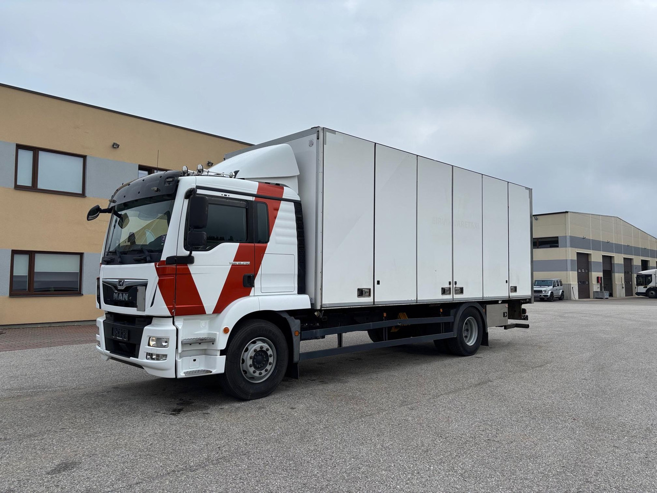 MAN TGM 18.290 - Kamion sa zatvorenim sandukom: slika 4 MAN TGM 18.290 - Kamion sa zatvorenim sandukom: slika 4