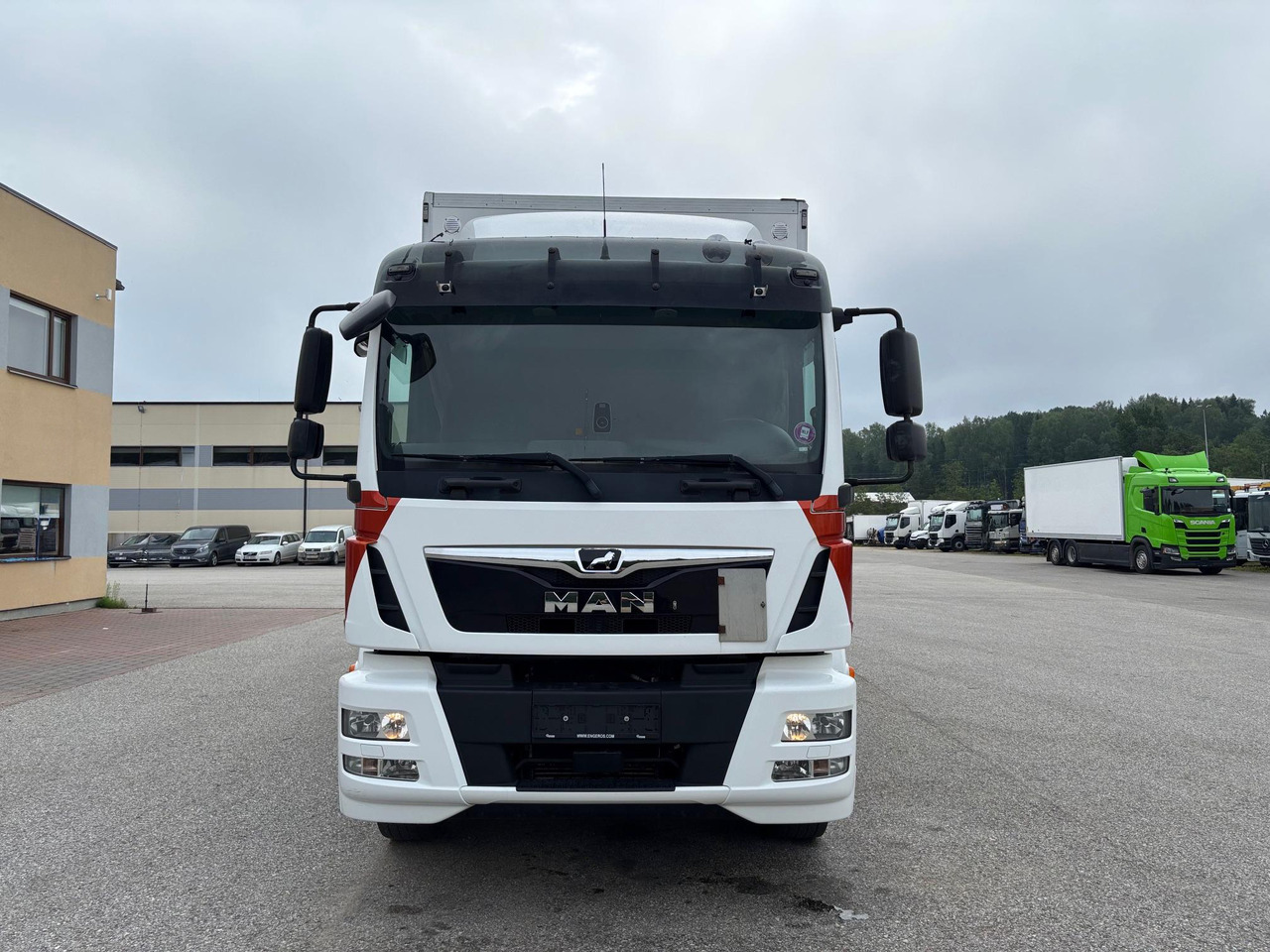 MAN TGM 18.290 - Kamion sa zatvorenim sandukom: slika 2 MAN TGM 18.290 - Kamion sa zatvorenim sandukom: slika 2