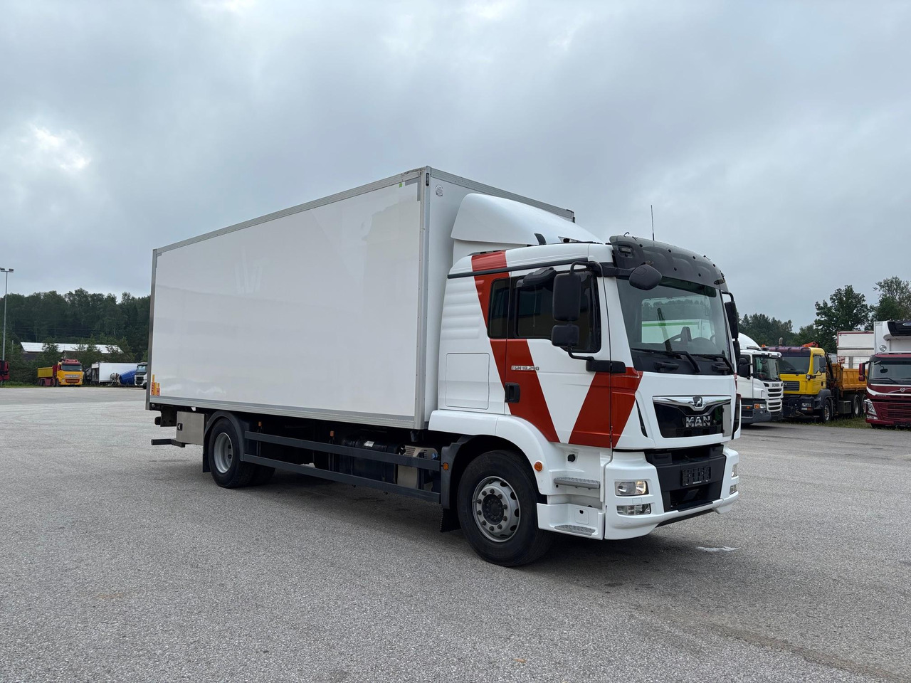 MAN TGM 18.290 - Kamion sa zatvorenim sandukom: slika 1 MAN TGM 18.290 - Kamion sa zatvorenim sandukom: slika 1