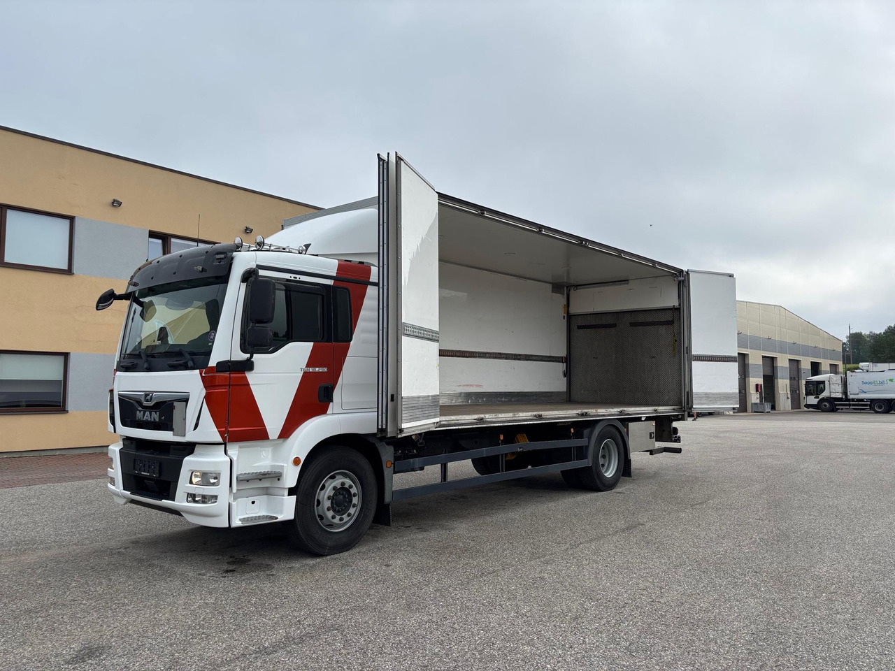 MAN TGM 18.290 - Kamion sa zatvorenim sandukom: slika 3 MAN TGM 18.290 - Kamion sa zatvorenim sandukom: slika 3