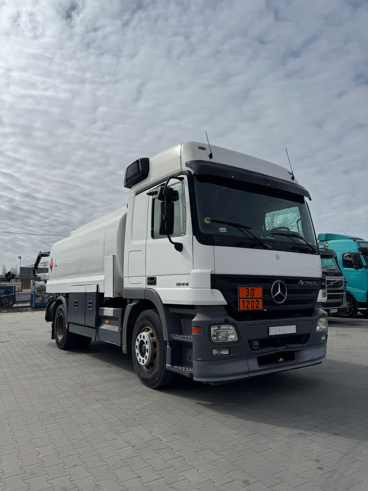 MERCEDES-BENZ Actros 1844 - Kamion cisterna: slika 1 MERCEDES-BENZ Actros 1844 - Kamion cisterna: slika 1