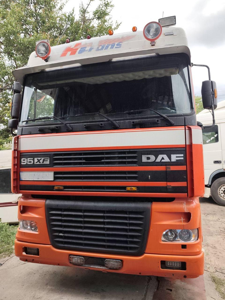 DAF XF 95.430 - Tegljač: slika 1 DAF XF 95.430 - Tegljač: slika 1