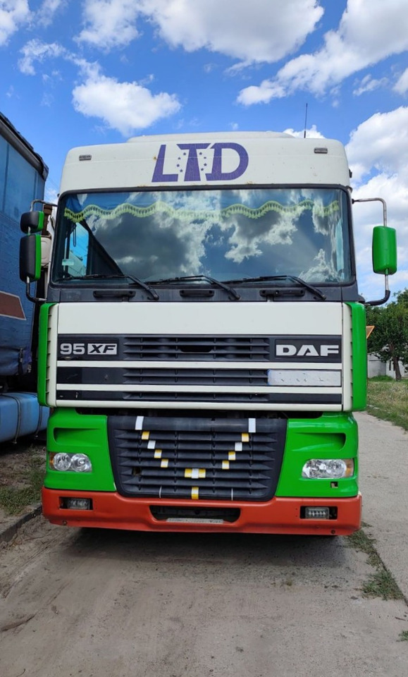 DAF XF95.430 - Tegljač: slika 2 DAF XF95.430 - Tegljač: slika 2