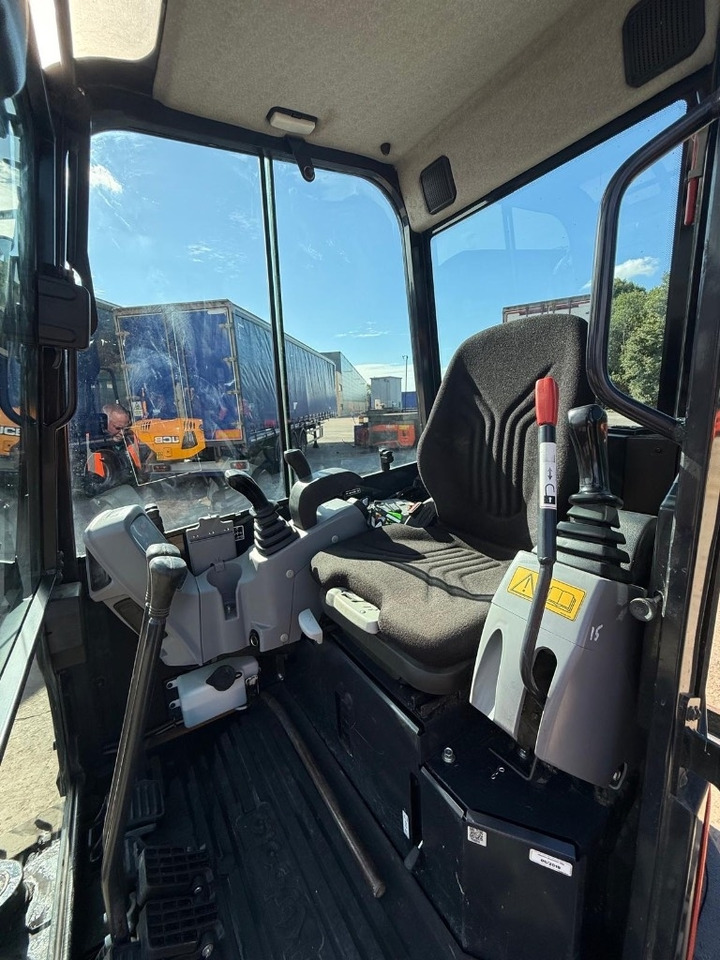 Mini bager Kubota U 27-4: slika 10
