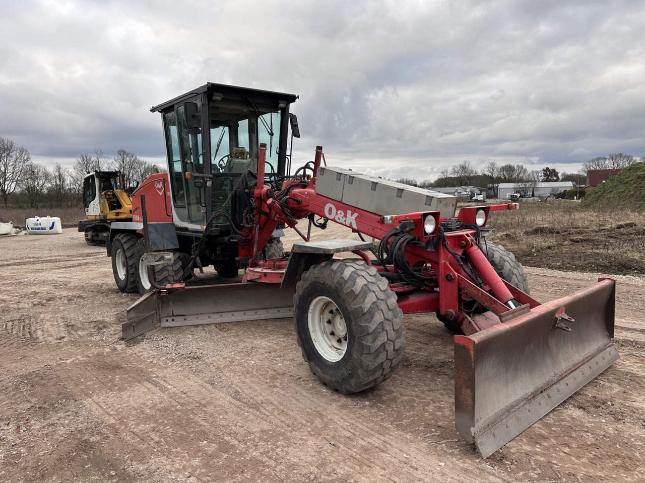 NEW HOLLAND F 106.5 - 6x6 Laser Topcon- Klima Cummins 6 Zyl. - Grejder: slika 4 NEW HOLLAND F 106.5 - 6x6 Laser Topcon- Klima Cummins 6 Zyl. - Grejder: slika 4