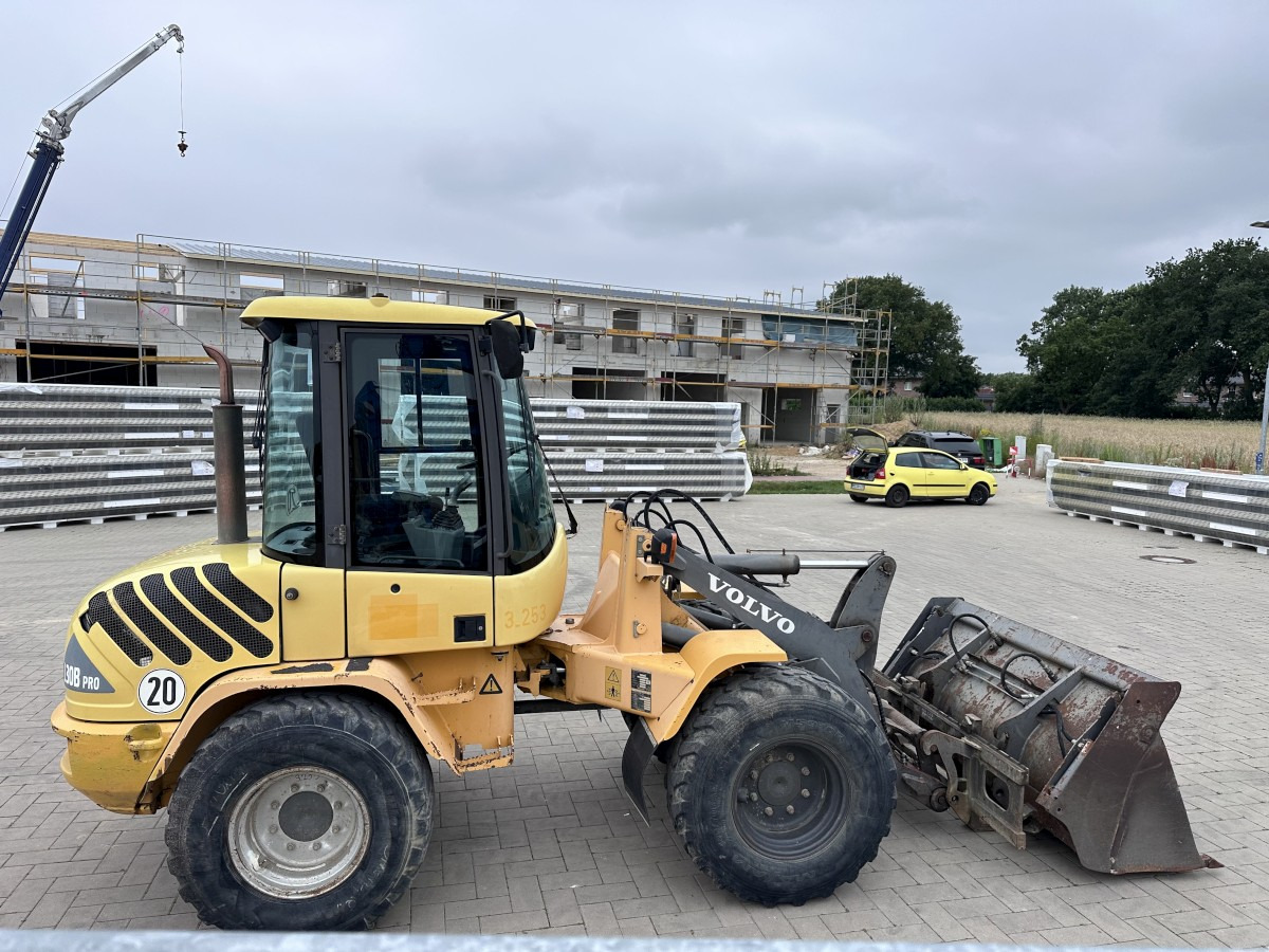 VOLVO L 30 B PRO 3er Kreis Klappschaufel+Palettengabel - Utovarivač točkaš: slika 2 VOLVO L 30 B PRO 3er Kreis Klappschaufel+Palettengabel - Utovarivač točkaš: slika 2