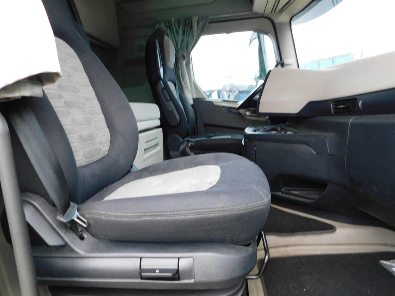 Ford F max ll 4x2 scab e6 12tx2620 - Tegljač: slika 5 Ford F max ll 4x2 scab e6 12tx2620 - Tegljač: slika 5