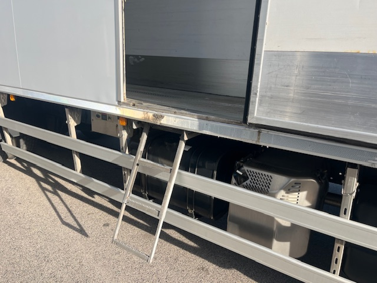 Dostavno vozilo hladnjača MAN TGM 15.290 4x2 LL Tiefkühler ATP möglich Euro6: slika 14 Dostavno vozilo hladnjača MAN TGM 15.290 4x2 LL Tiefkühler ATP möglich Euro6: slika 14