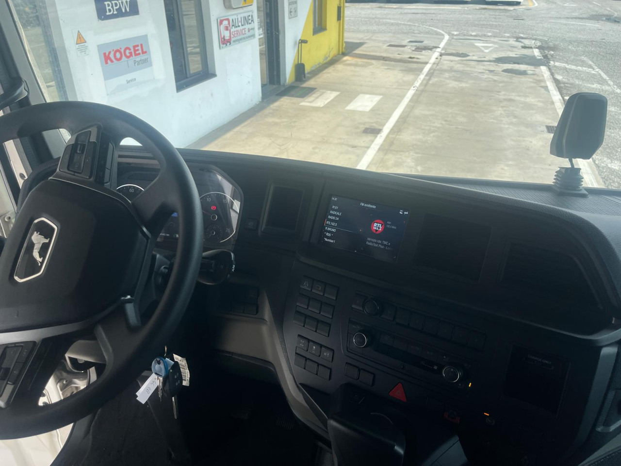 MAN TGX 18.510 4x2 BL SA ADR FL EXII EXIII Euro6 Klima - Tegljač: slika 2 MAN TGX 18.510 4x2 BL SA ADR FL EXII EXIII Euro6 Klima - Tegljač: slika 2