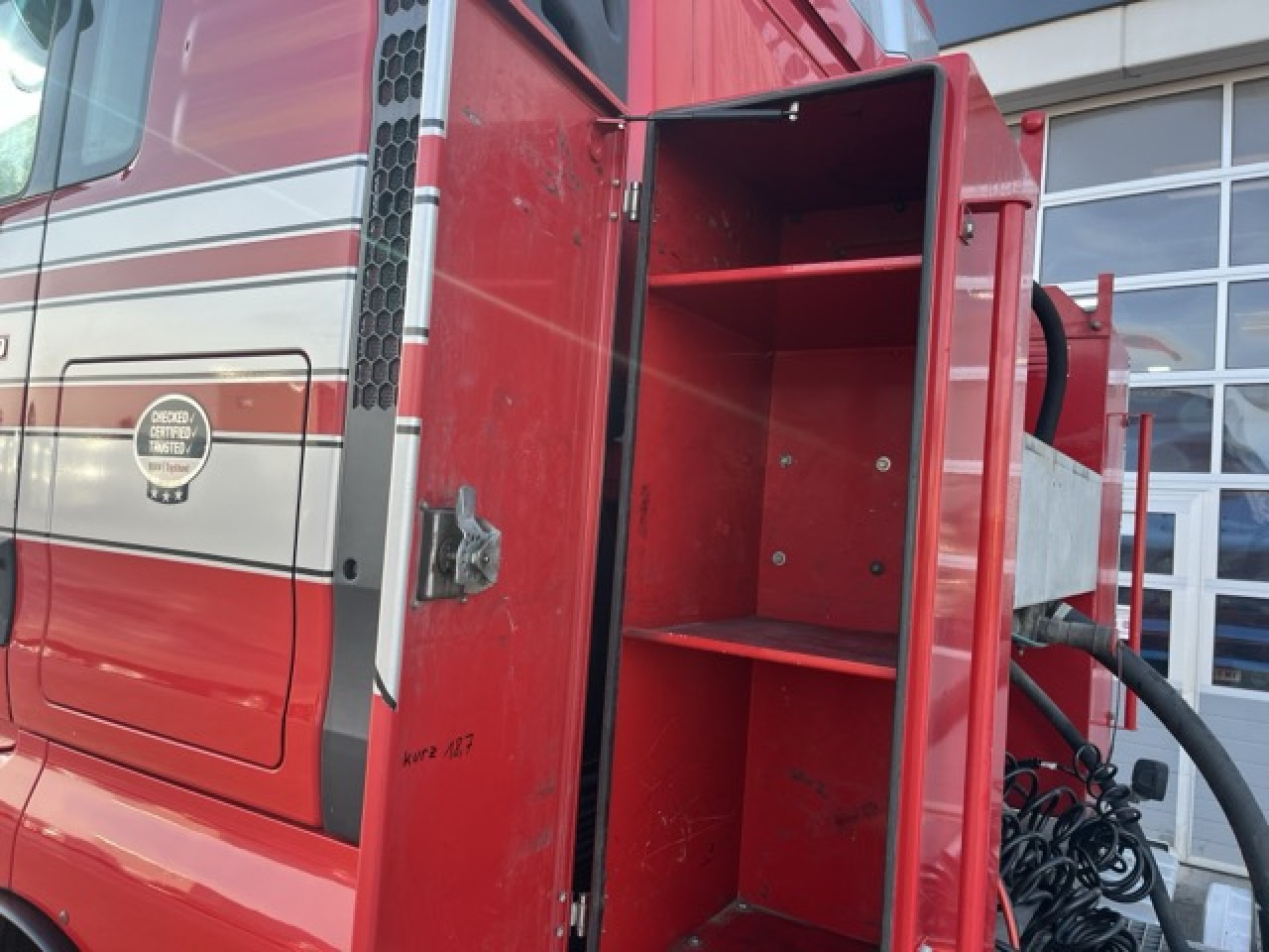 MAN TGX 26.480 6x4 BLS Euro6 Intarder Klima Luftfeder - Tegljač: slika 2 MAN TGX 26.480 6x4 BLS Euro6 Intarder Klima Luftfeder - Tegljač: slika 2