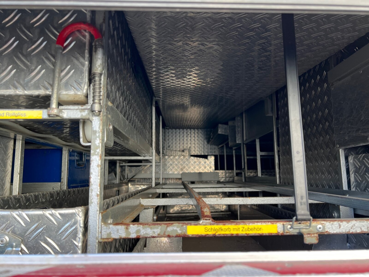 Kamion sa tovarnim sandukom 120-23 AW 4x4 Doka 120-23 AW 4x4 Doka, V8-Motor, Gerätewagen, Seilwinde: slika 15 Kamion sa tovarnim sandukom 120-23 AW 4x4 Doka 120-23 AW 4x4 Doka, V8-Motor, Gerätewagen, Seilwinde: slika 15