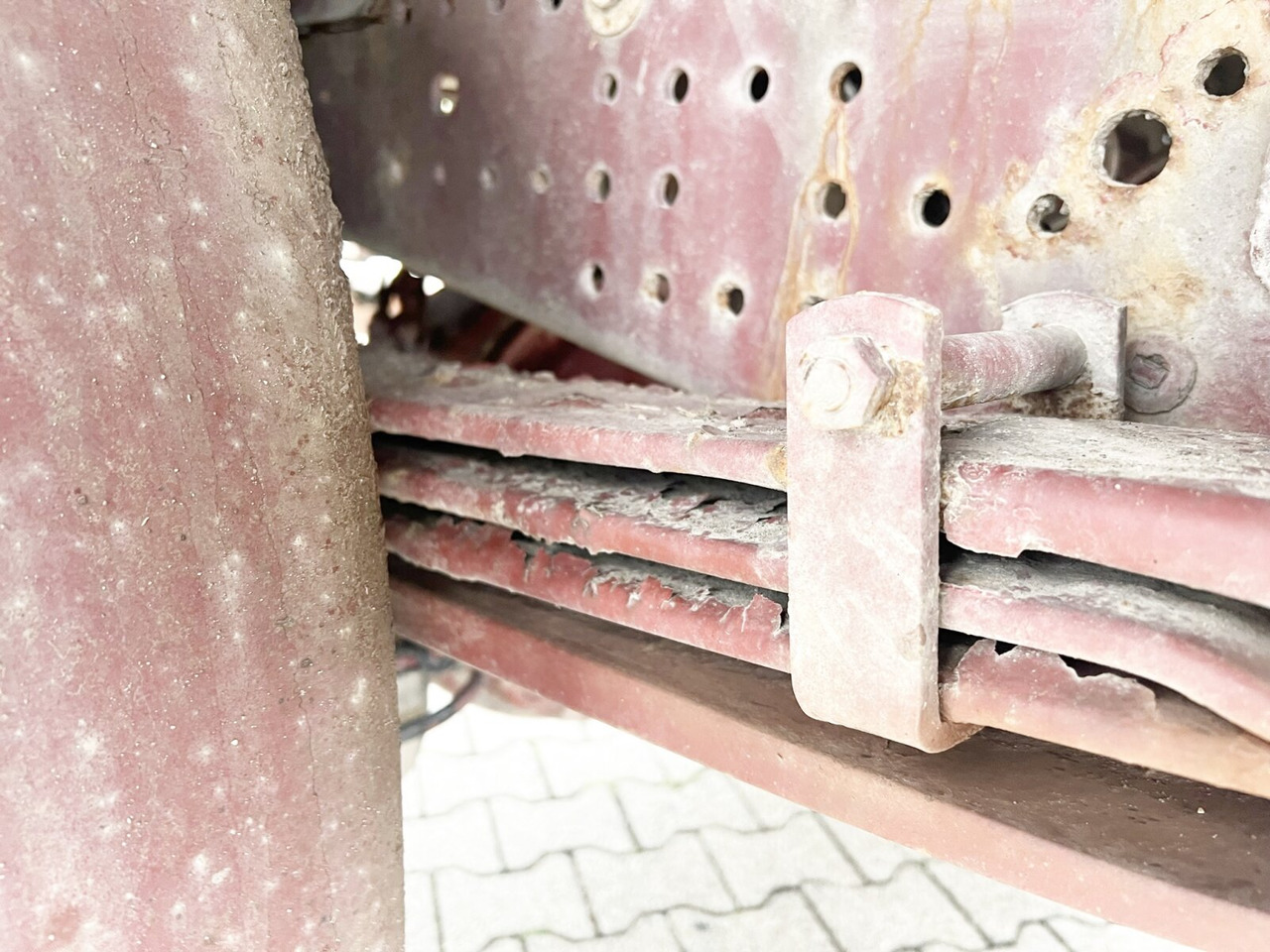 Kamion sa golom šasijom i zatvorenom kabinom 190 AD 35 4x2 190 AD 35 4x2: slika 13