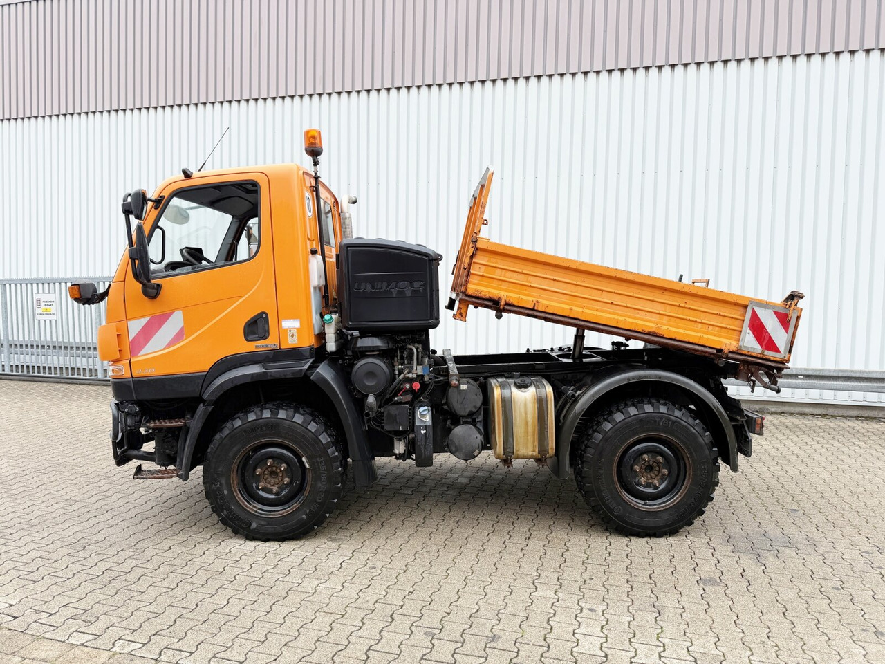 Unimog U 20 4x4 U 20 4x4, Kipper, Zapfwelle, Winterdienstausstattung, 2x AHK - Dostavno vozilo: slika 3 Unimog U 20 4x4 U 20 4x4, Kipper, Zapfwelle, Winterdienstausstattung, 2x AHK - Dostavno vozilo: slika 3
