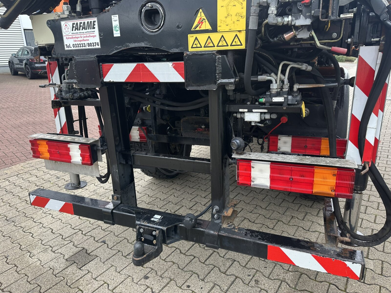 Unimog U500 4x4 U500 4x4 405/40 mit Heckkran Hiab 077-1 HiDuo, absattelbar, Funk - Dostavno vozilo: slika 2 Unimog U500 4x4 U500 4x4 405/40 mit Heckkran Hiab 077-1 HiDuo, absattelbar, Funk - Dostavno vozilo: slika 2