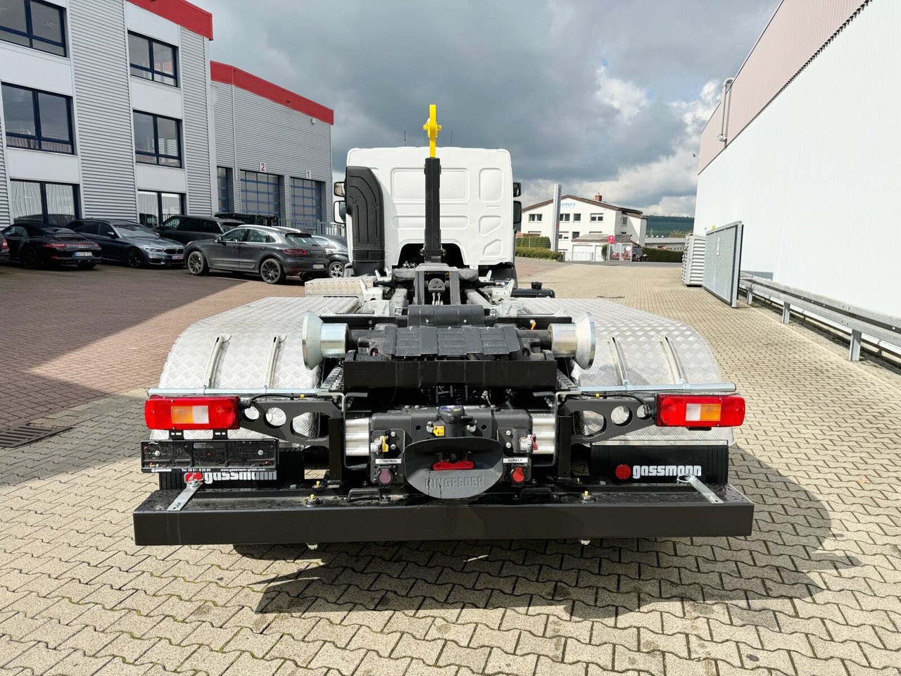 Novu Kamion sa golom šasijom i zatvorenom kabinom FE 350 6x2-4 FE 350/380 6x2-4, Lenk-/Liftachse: slika 10 Novu Kamion sa golom šasijom i zatvorenom kabinom FE 350 6x2-4 FE 350/380 6x2-4, Lenk-/Liftachse: slika 10