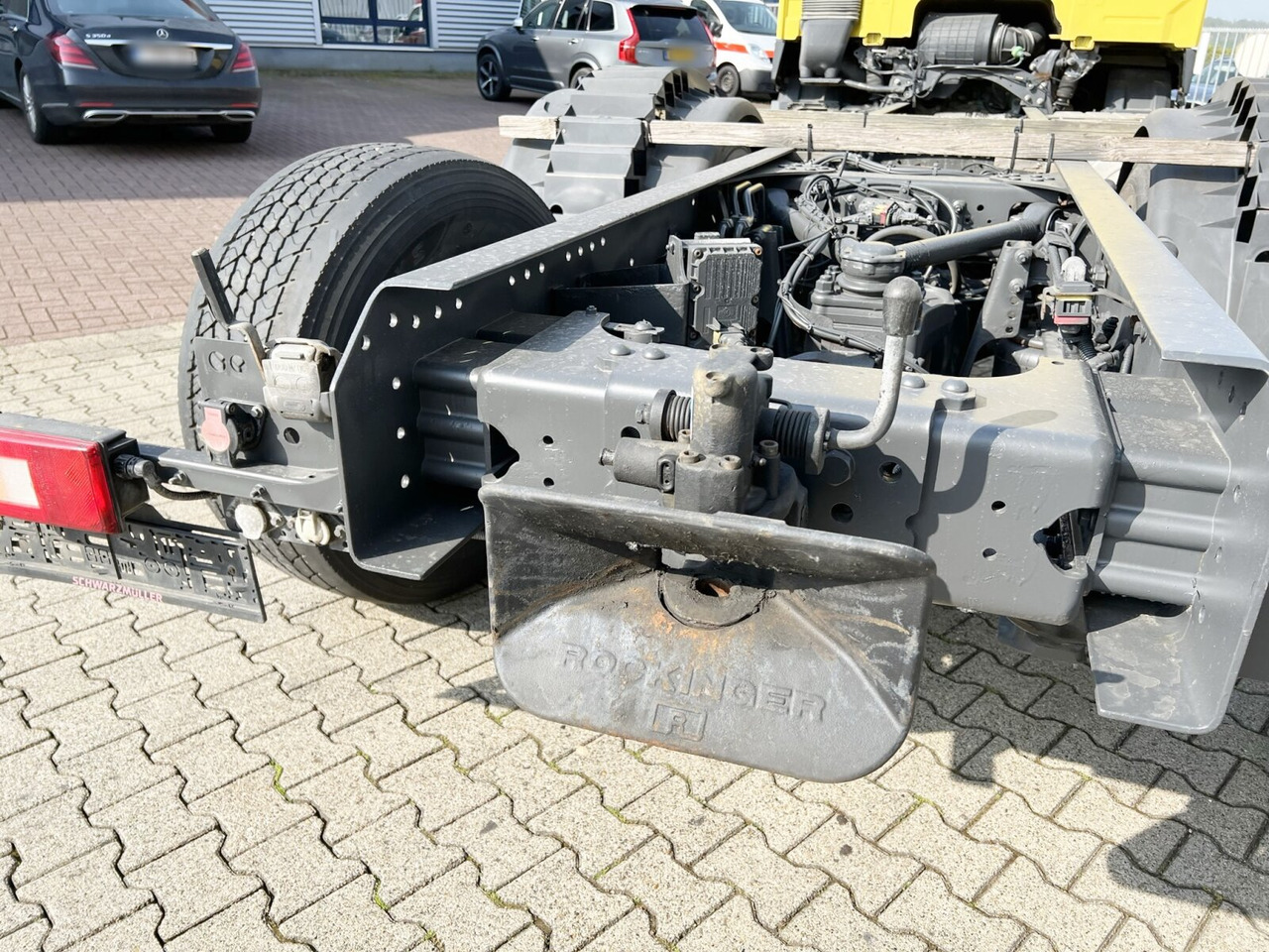 FM 450 6x2 FM 450 6x2, Motorabtrieb, Lenk-/Liftachse - Kamion sa golom šasijom i zatvorenom kabinom: slika 3 FM 450 6x2 FM 450 6x2, Motorabtrieb, Lenk-/Liftachse - Kamion sa golom šasijom i zatvorenom kabinom: slika 3