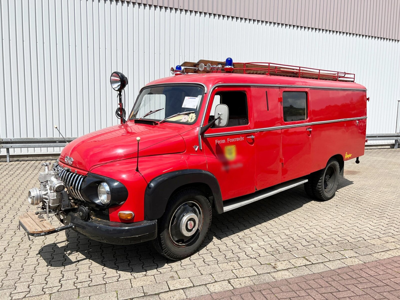 Ford FK 2500 4x2 LF8 Feuerwehr FK 2500 4x2 LF8 Feuerwehr - Vatrogasni kamion: slika 1 Ford FK 2500 4x2 LF8 Feuerwehr FK 2500 4x2 LF8 Feuerwehr - Vatrogasni kamion: slika 1