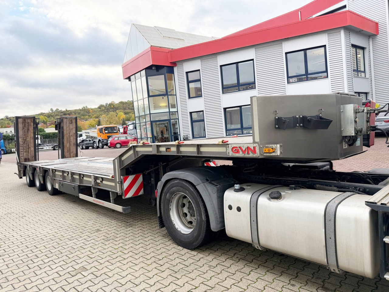 Niska poluprikolica za prevoz za prevoz teških mašina GVN Trailer 329 GVN Trailer 329, Liftachse, Verbr. auf 3m, hydr. Rampen: slika 11 Niska poluprikolica za prevoz za prevoz teških mašina GVN Trailer 329 GVN Trailer 329, Liftachse, Verbr. auf 3m, hydr. Rampen: slika 11