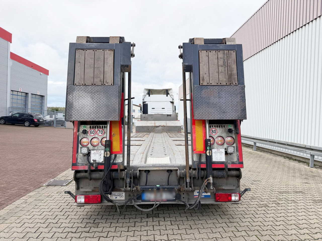 Niska poluprikolica za prevoz za prevoz teških mašina GVN Trailer 329 GVN Trailer 329, Liftachse, Verbr. auf 3m, hydr. Rampen: slika 7 Niska poluprikolica za prevoz za prevoz teških mašina GVN Trailer 329 GVN Trailer 329, Liftachse, Verbr. auf 3m, hydr. Rampen: slika 7