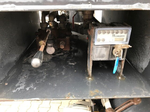 HDK 1860 HDK 1860 Hinterkippmulde ca. 28m³ mit Seperatmotor, eigene Hydraulik - Prikolica istovarivača: slika 2 HDK 1860 HDK 1860 Hinterkippmulde ca. 28m³ mit Seperatmotor, eigene Hydraulik - Prikolica istovarivača: slika 2