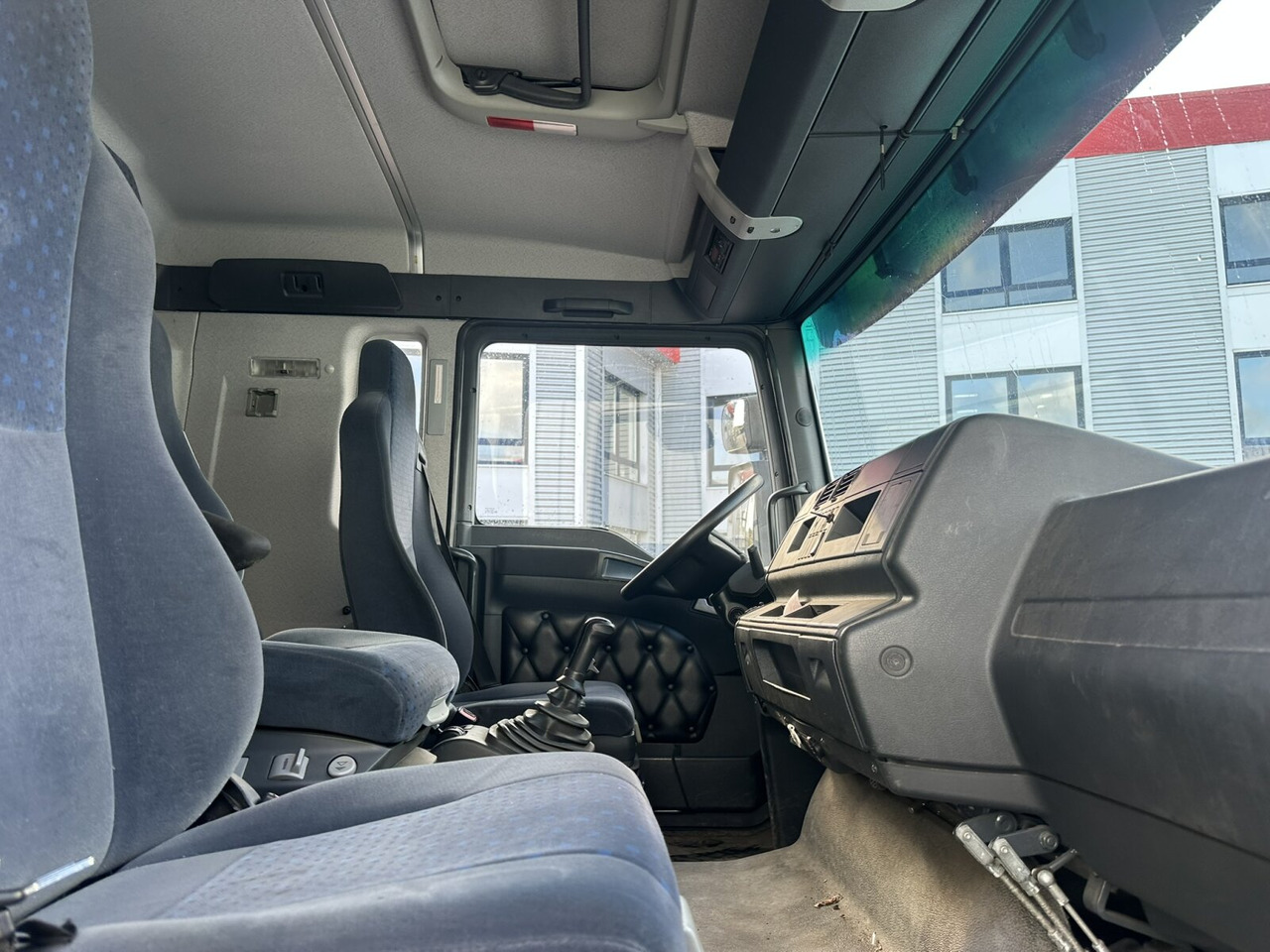 MAN TGA 18.350 4x2 LL TGA 18.350 4x2 LL, Fahrschulausstattung - Kamion: slika 3 MAN TGA 18.350 4x2 LL TGA 18.350 4x2 LL, Fahrschulausstattung - Kamion: slika 3