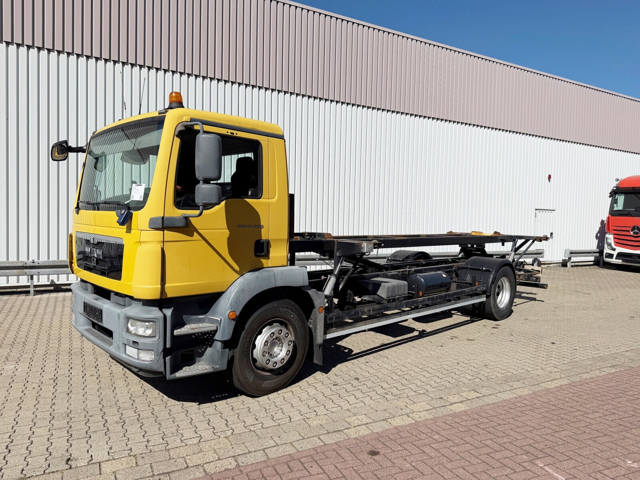 MAN TGM 18.290 4x2 LL TGM 18.290 4x2 LL, Hydr. Hubrahmen - Kamion: slika 1 MAN TGM 18.290 4x2 LL TGM 18.290 4x2 LL, Hydr. Hubrahmen - Kamion: slika 1