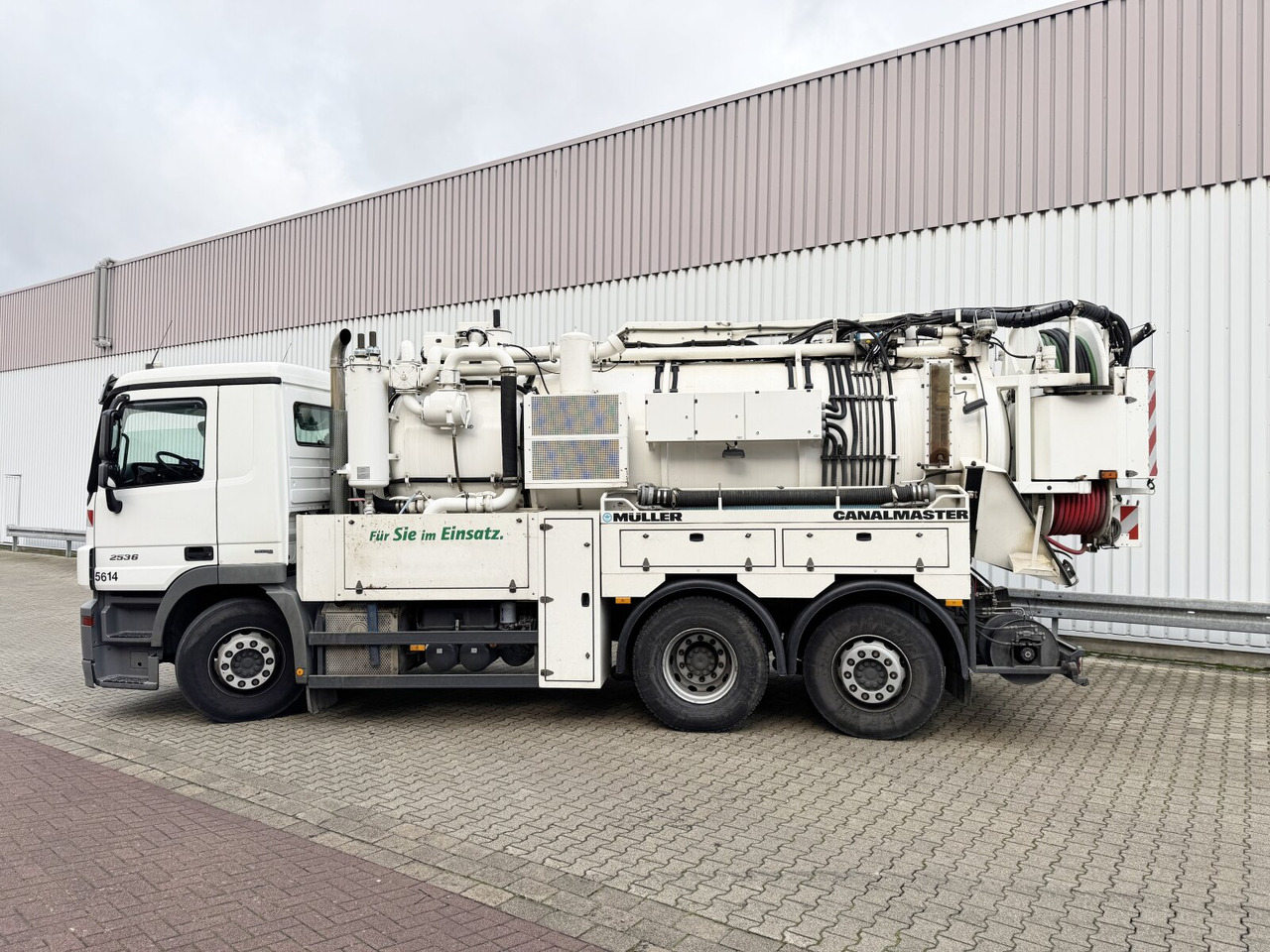 Mercedes-Benz Actros 2536 L 6x2 Actros 2536 L 6x2, Müller Saug- und Spülwagen ca. 10,5m³, Lenkachse - Kamion: slika 5 Mercedes-Benz Actros 2536 L 6x2 Actros 2536 L 6x2, Müller Saug- und Spülwagen ca. 10,5m³, Lenkachse - Kamion: slika 5