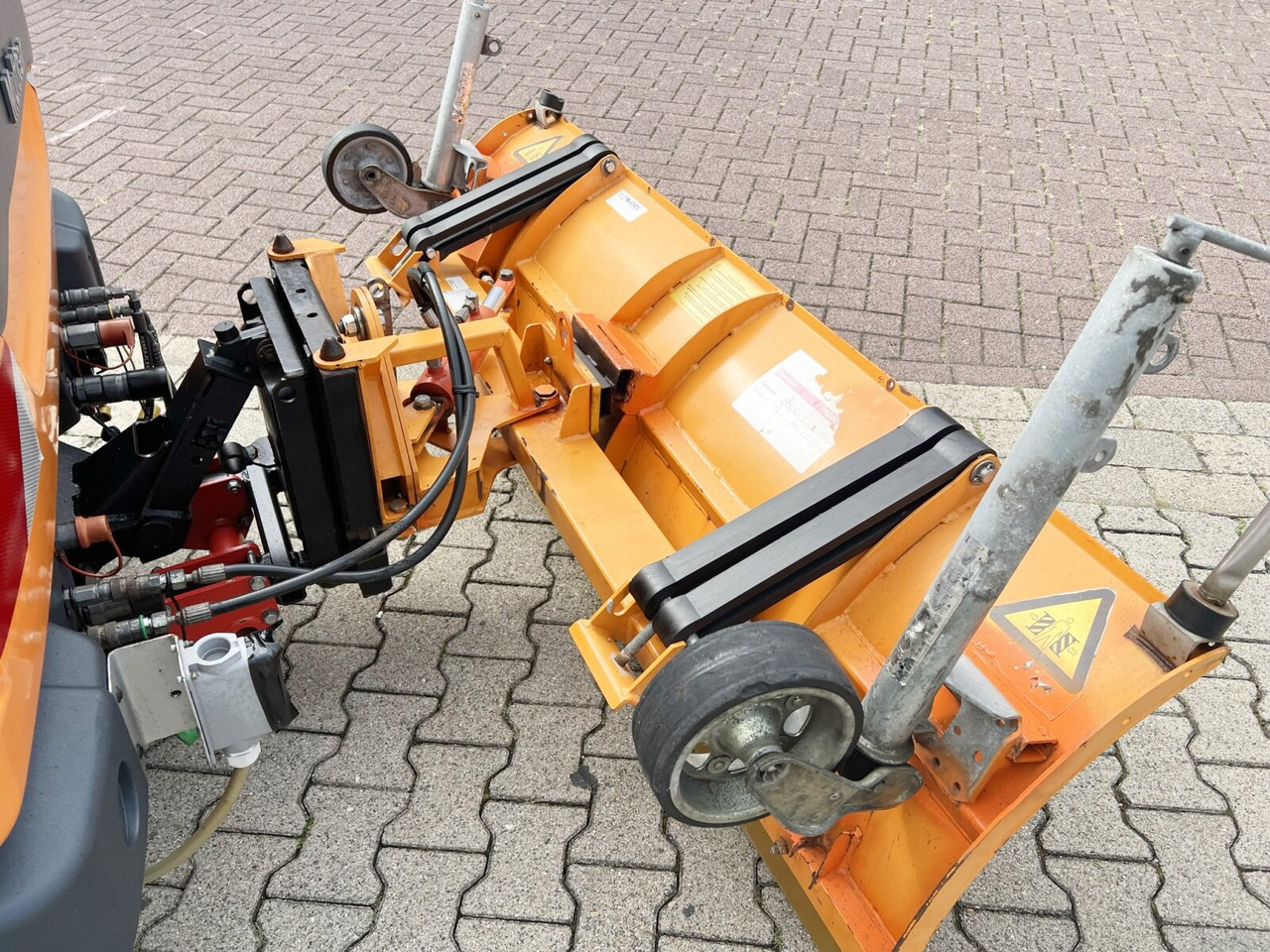 Lizing  M31 4x4 M31 4x4, 3-S-Kipper, Schneepflug, Streuer M31 4x4 M31 4x4, 3-S-Kipper, Schneepflug, Streuer: slika 15