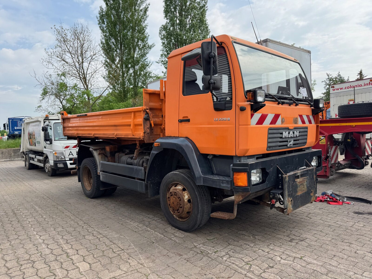 MAN 14.225 LAK 4x4 BB 14.225 LAK 4x4 BB, Winterdienstausstattung - Istovarivač: slika 1 MAN 14.225 LAK 4x4 BB 14.225 LAK 4x4 BB, Winterdienstausstattung - Istovarivač: slika 1