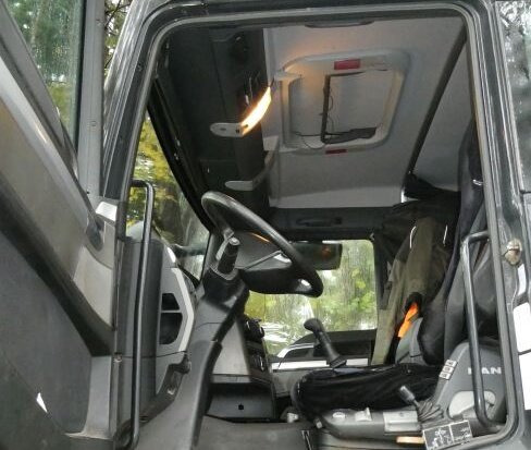 MAN TGA 26.400 6x6 BB TGA 26.400 6x6 BB, Winterdienstausstattung - Istovarivač: slika 4 MAN TGA 26.400 6x6 BB TGA 26.400 6x6 BB, Winterdienstausstattung - Istovarivač: slika 4