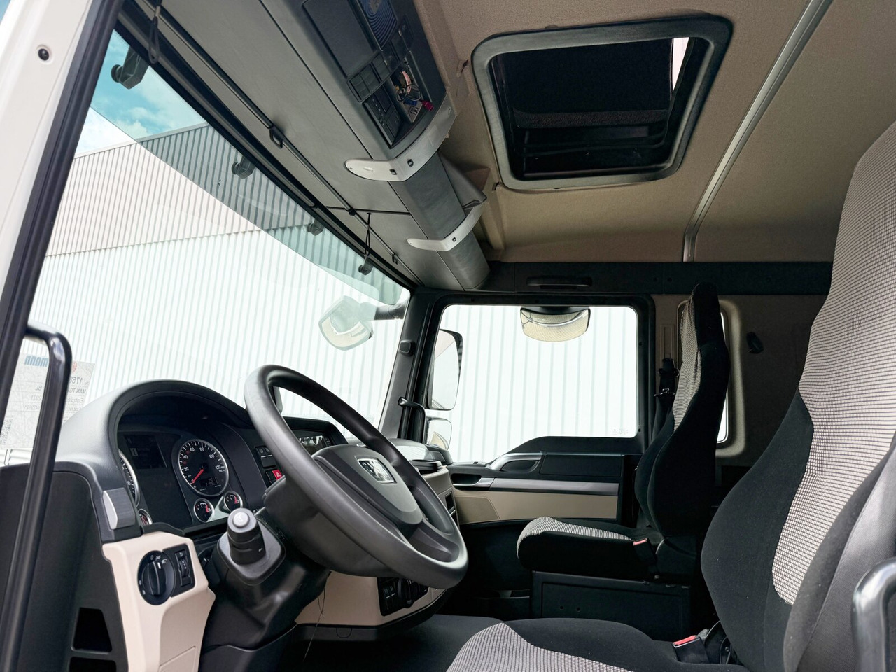 MAN TGL 12.220 4x2 BL TGL 12.220 4x2 BL, TopSleeper, Navi - Kamion sa zatvorenim sandukom: slika 3 MAN TGL 12.220 4x2 BL TGL 12.220 4x2 BL, TopSleeper, Navi - Kamion sa zatvorenim sandukom: slika 3