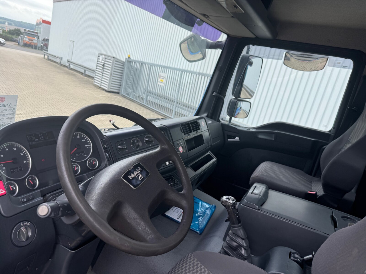 MAN TGL 12.240 4X2 BB TGL 12.240 4X2 BB, Tele-Absetzer - Kamion za utovaranje kontejnera: slika 4 MAN TGL 12.240 4X2 BB TGL 12.240 4X2 BB, Tele-Absetzer - Kamion za utovaranje kontejnera: slika 4