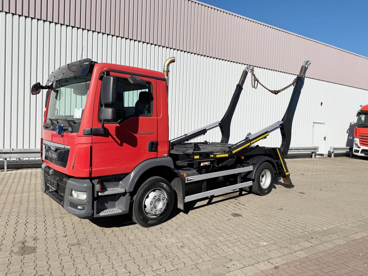 MAN TGM 15/16.290 4X2 BL TGM 15/16.290 4X2 BL, Tele-Absetzer, Funk - Kamion za utovaranje kontejnera: slika 1 MAN TGM 15/16.290 4X2 BL TGM 15/16.290 4X2 BL, Tele-Absetzer, Funk - Kamion za utovaranje kontejnera: slika 1